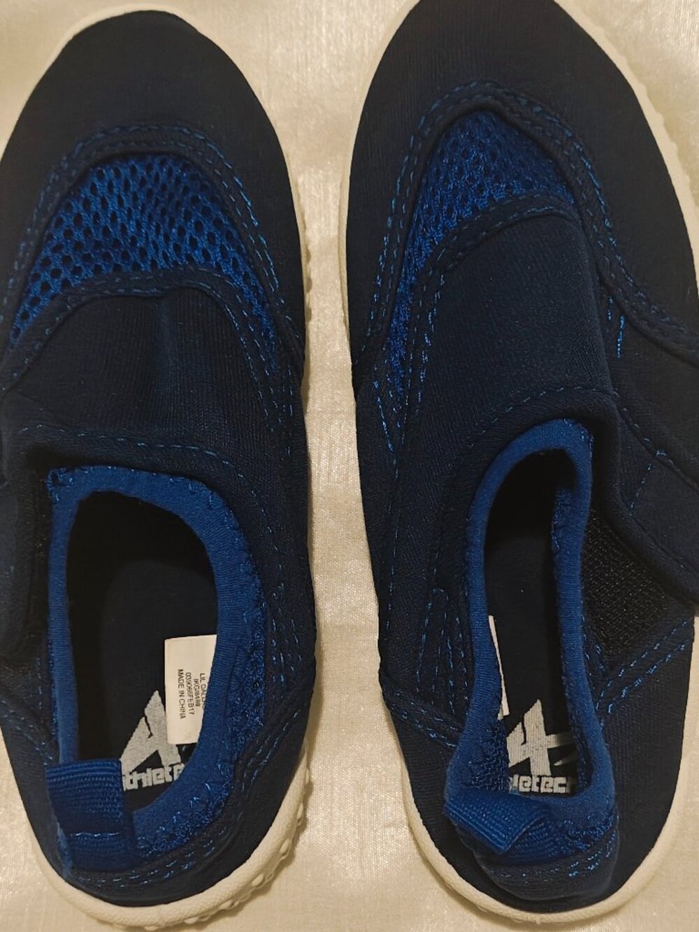 Athletech brand toddler water shoes size 9-10 months blue
